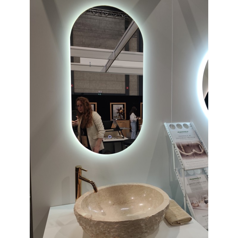 Ovalno ogledalo za kopalnico z LED osvetlitivijo