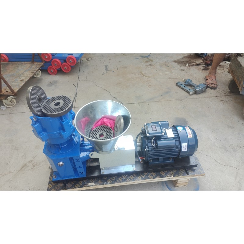 Stroj za izdelavo krmnih peletov