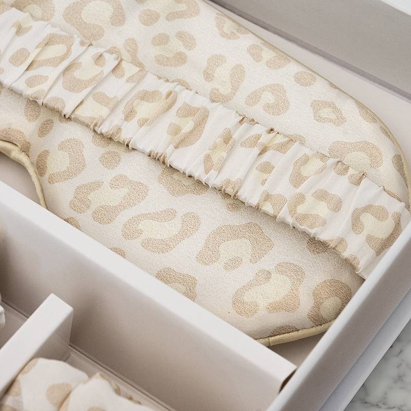 Svileni darilni set zanjo Bela Tigrica