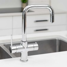 Kuhinjska armatura z vročo in filtrirano vodo iWater D (komplet z grelnikom in dvojnim filtrom)