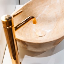 Kamniti umuvalnik Travertin