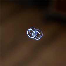 Asimetrično LED ogledalo z alu okvirjem v brushed gold barvi BigAlmond®