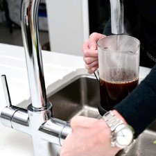 Kuhinjska armatura z vročo in filtrirano vodo iWater D (komplet z grelnikom in dvojnim filtrom)