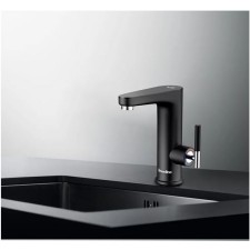 Električna grelna armatura za kopalnico Briwellna, črna