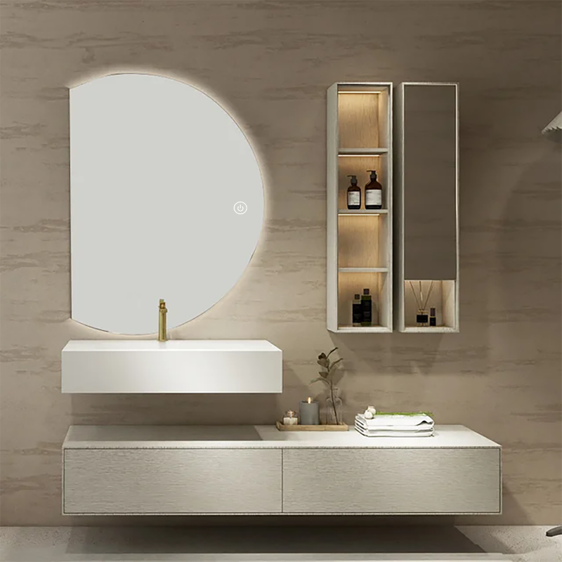 Veliko polkrožno ogledalo z osvetlitvijo