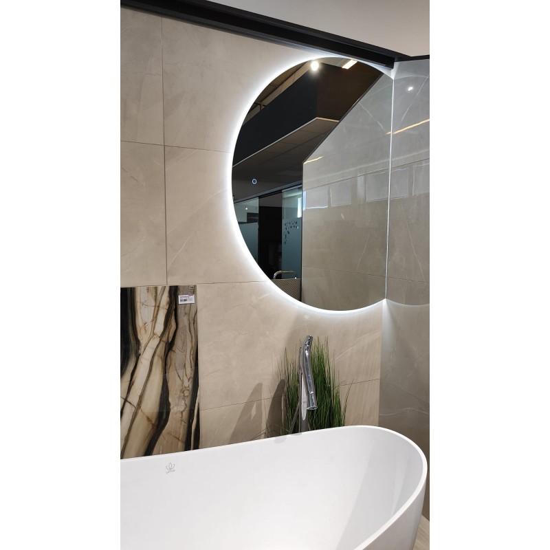 Veliko polkrožno ogledalo z osvetlitvijo