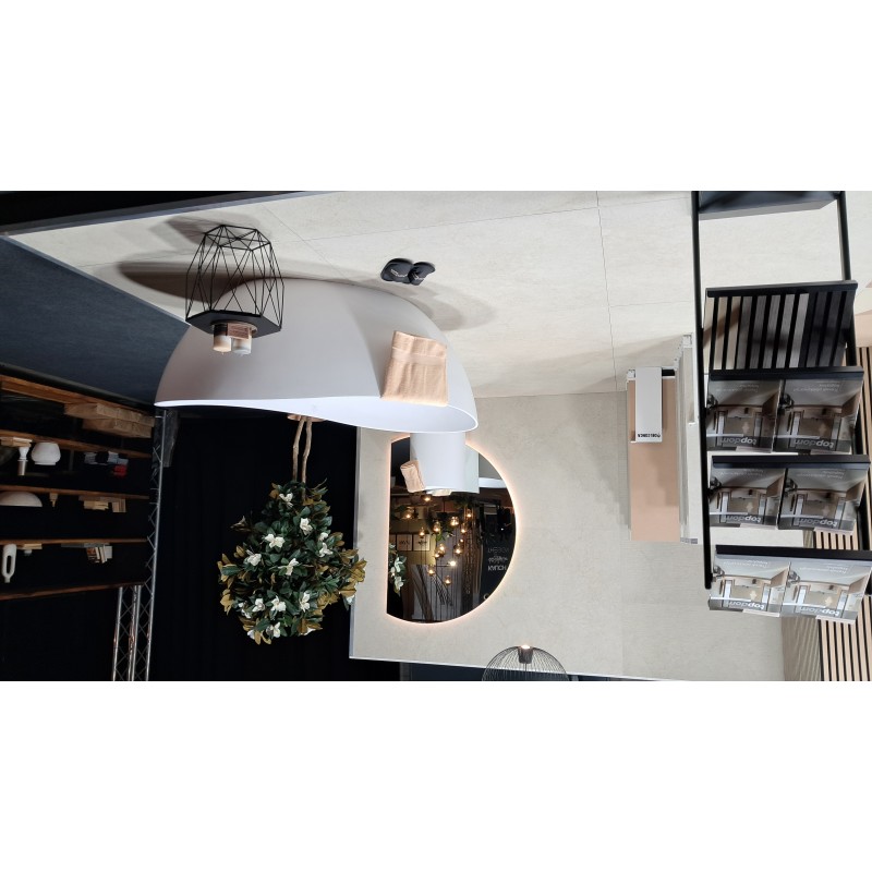 Veliko polkrožno ogledalo z osvetlitvijo