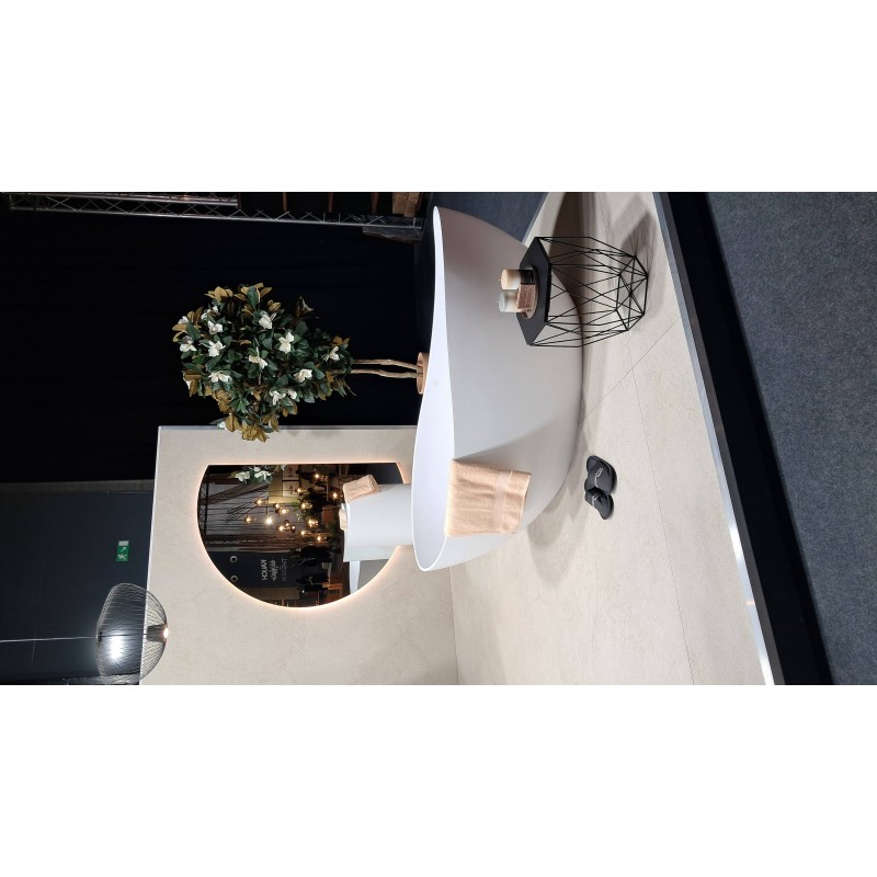 Veliko polkrožno ogledalo z osvetlitvijo