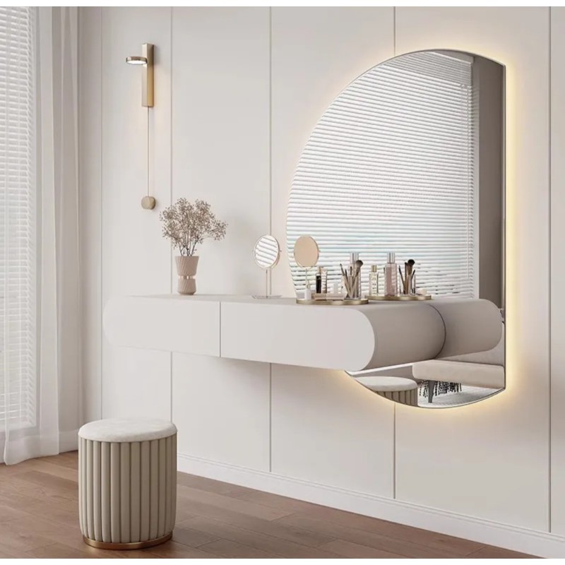 Veliko polkrožno ogledalo z osvetlitvijo